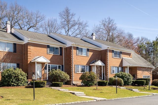 19 April Ln 19, Lexington, MA 02421