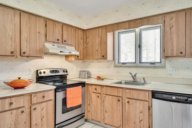 19 April Ln 19, Lexington, MA 02421