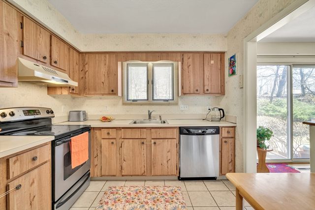 19 April Ln 19, Lexington, MA 02421