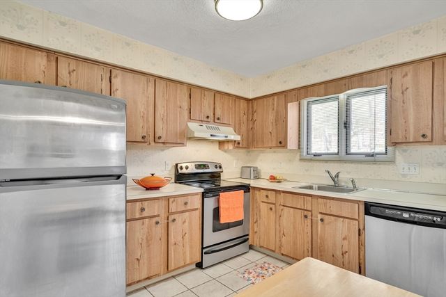 19 April Ln 19, Lexington, MA 02421