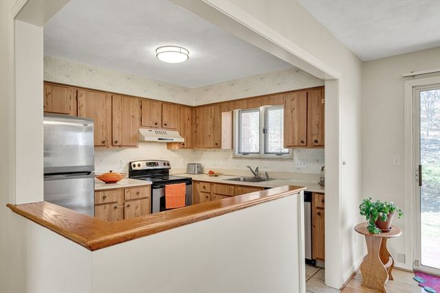 19 April Ln 19, Lexington, MA 02421