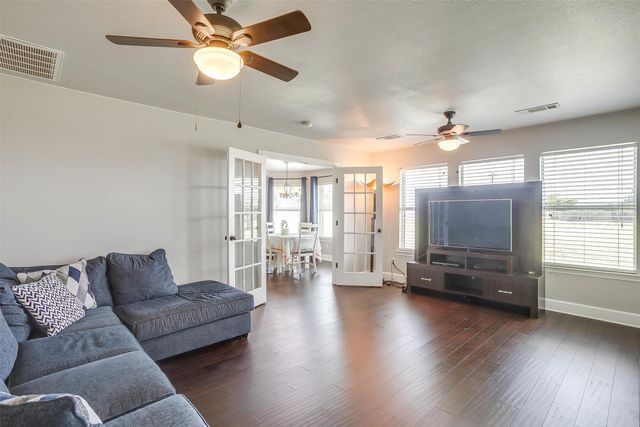 101 Springfield Lane, Red Oak, TX 75165