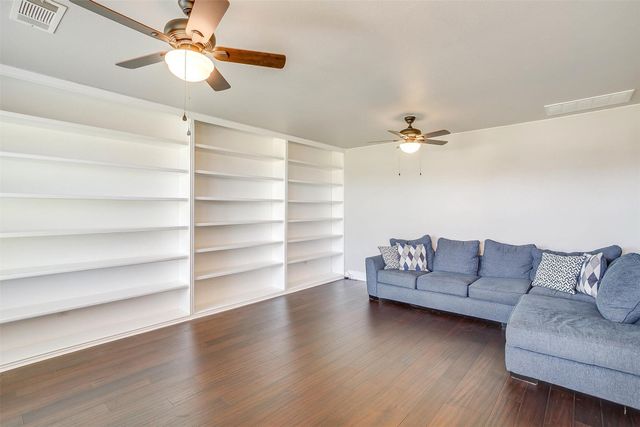 101 Springfield Lane, Red Oak, TX 75165