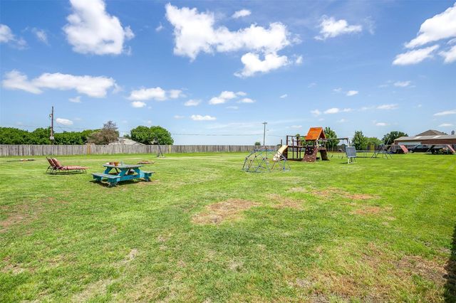 101 Springfield Lane, Red Oak, TX 75165