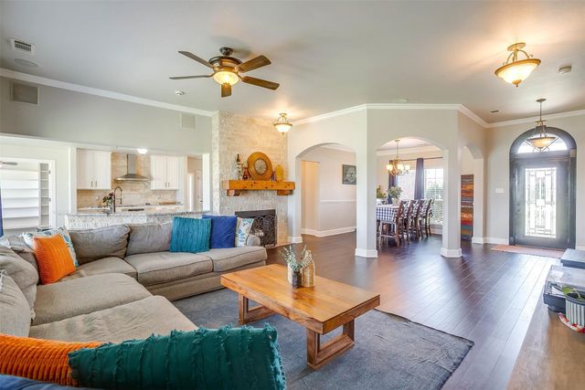 101 Springfield Lane, Red Oak, TX 75165