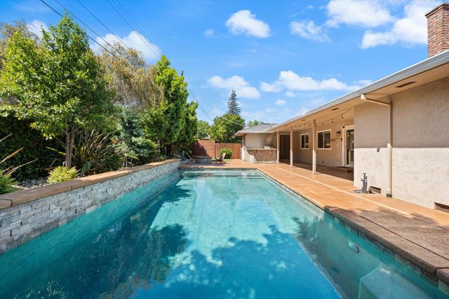 5808 O St, Sacramento, CA 95819