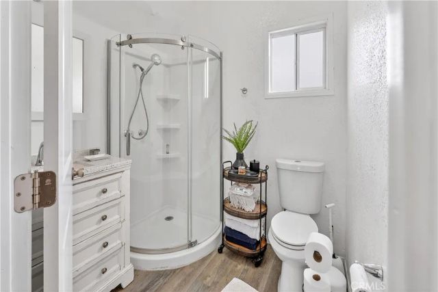 201 W 49th, Los Angeles, CA 90037