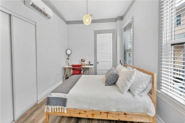 201 W 49th, Los Angeles, CA 90037