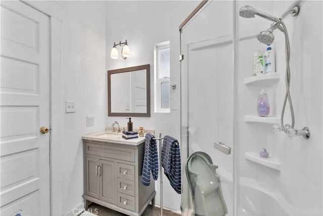 201 W 49th, Los Angeles, CA 90037
