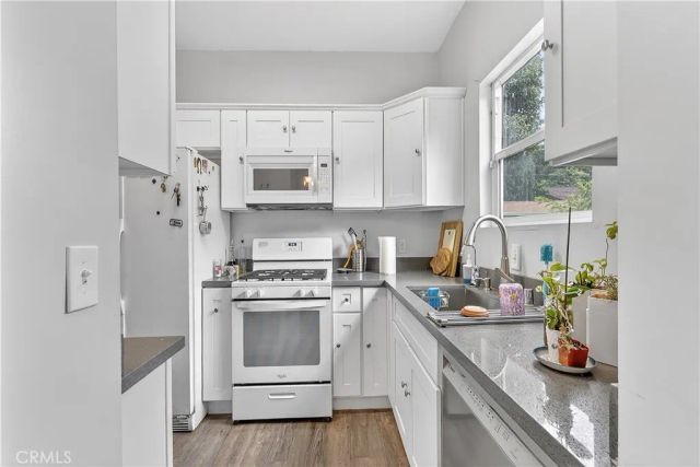 201 W 49th, Los Angeles, CA 90037