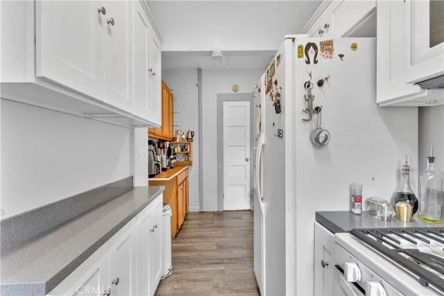 201 W 49th, Los Angeles, CA 90037