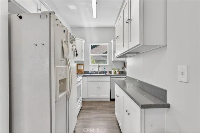 201 W 49th, Los Angeles, CA 90037