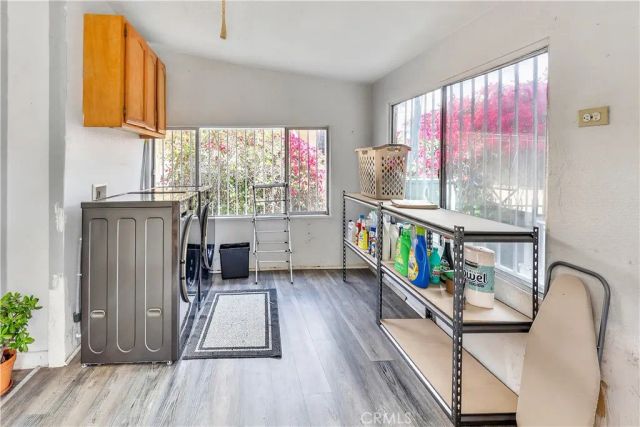 201 W 49th, Los Angeles, CA 90037