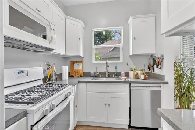 201 W 49th, Los Angeles, CA 90037