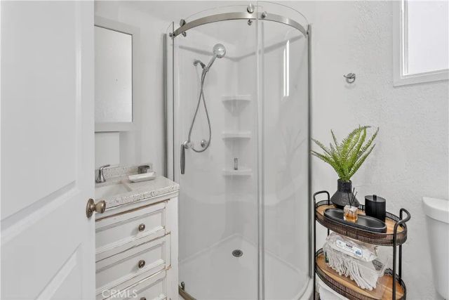 201 W 49th, Los Angeles, CA 90037
