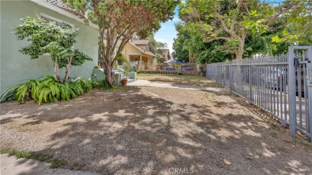 201 W 49th, Los Angeles, CA 90037