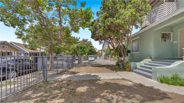 201 W 49th, Los Angeles, CA 90037