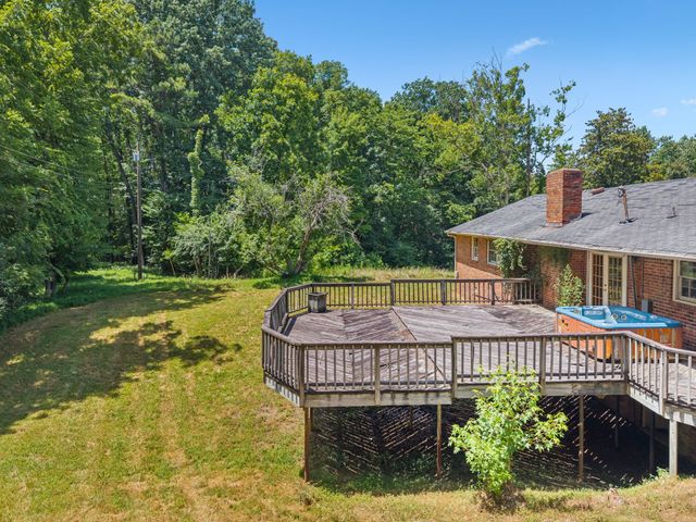 542 Woodland Dr, Clarksville, TN 37043