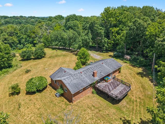 542 Woodland Dr, Clarksville, TN 37043