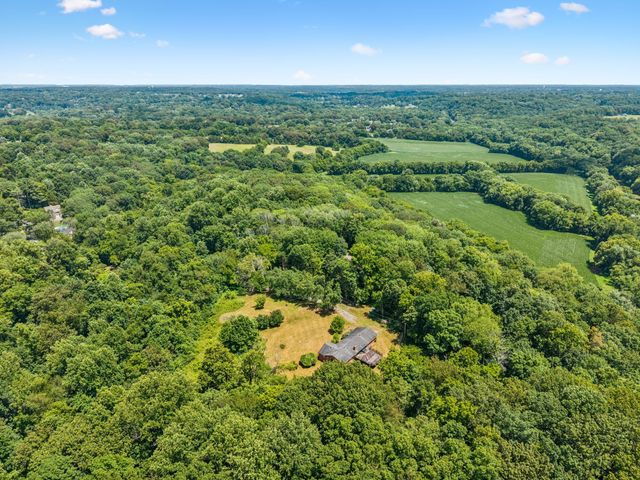 542 Woodland Dr, Clarksville, TN 37043