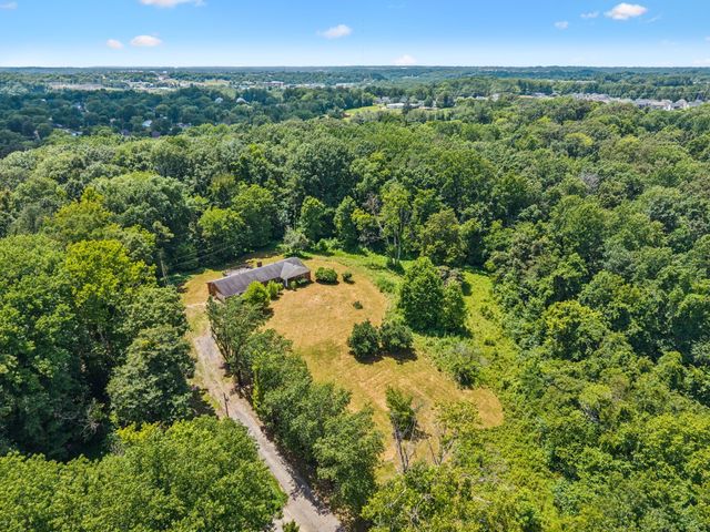 542 Woodland Dr, Clarksville, TN 37043