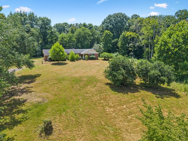 542 Woodland Dr, Clarksville, TN 37043