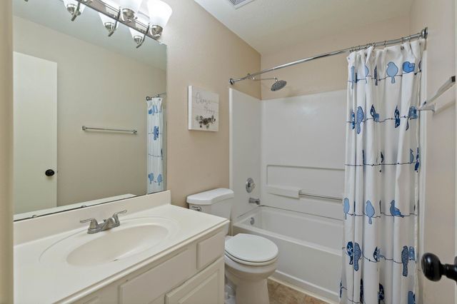 9915 Farrell Drive, Houston, TX 77070