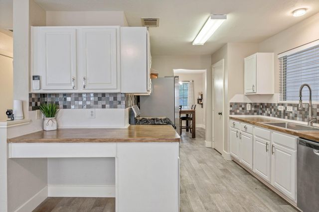 9915 Farrell Drive, Houston, TX 77070