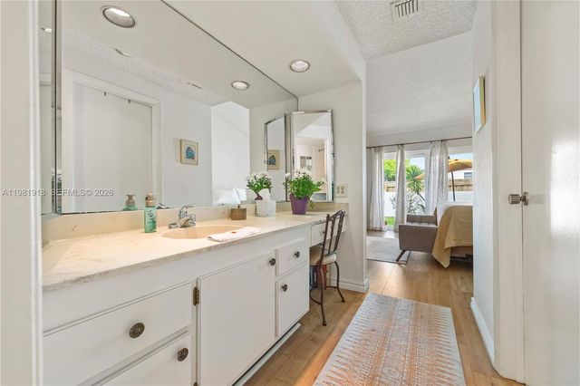 19994 NE 5th Ct 3C, Miami, FL 33179