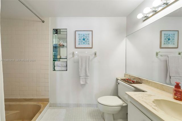 19994 NE 5th Ct 3C, Miami, FL 33179