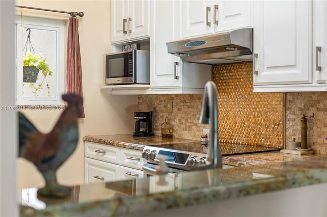 19994 NE 5th Ct 3C, Miami, FL 33179