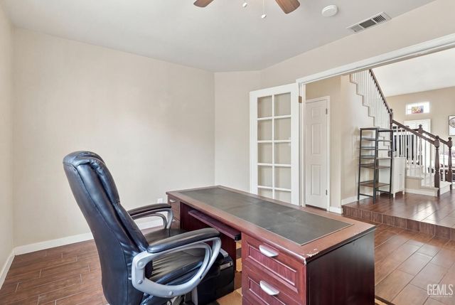 911 Crown Pointe Drive, Bakersfield, CA 93312