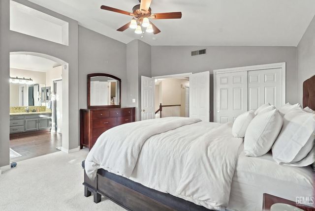 911 Crown Pointe Drive, Bakersfield, CA 93312