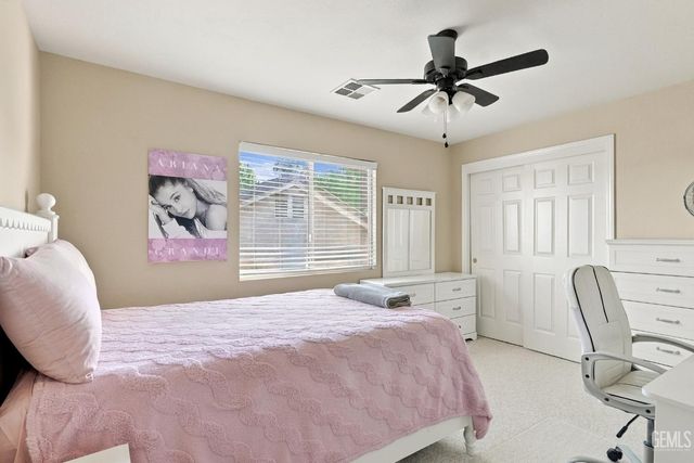 911 Crown Pointe Drive, Bakersfield, CA 93312