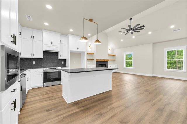 8278 Chestnut Drive, Rogers, AR 72756