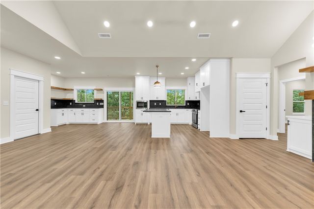 8278 Chestnut Drive, Rogers, AR 72756
