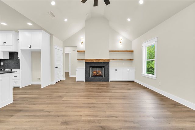 8278 Chestnut Drive, Rogers, AR 72756