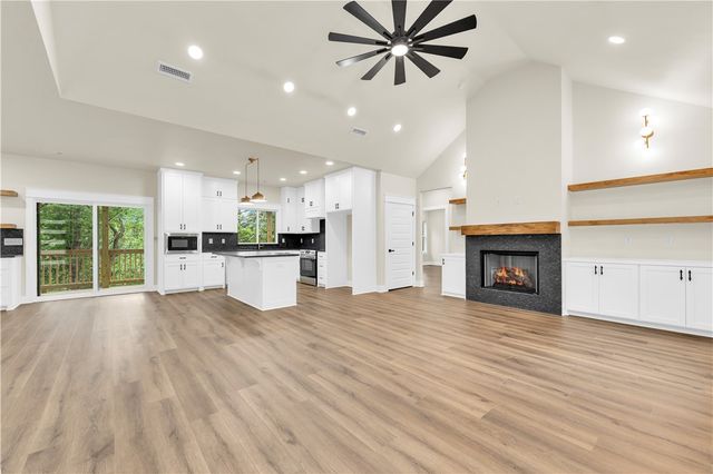 8278 Chestnut Drive, Rogers, AR 72756