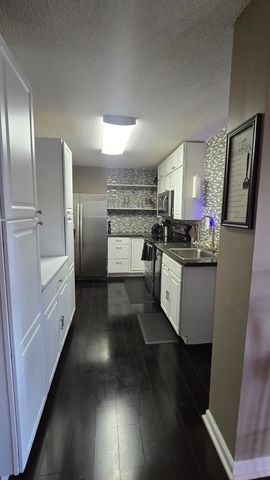 232 S Highland St Apt 808, Memphis, TN 38111