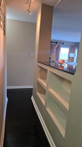 232 S Highland St Apt 808, Memphis, TN 38111