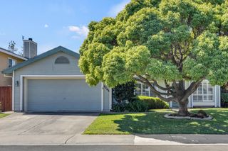 9266 Thoroughbred Way, Elk Grove, CA 95624