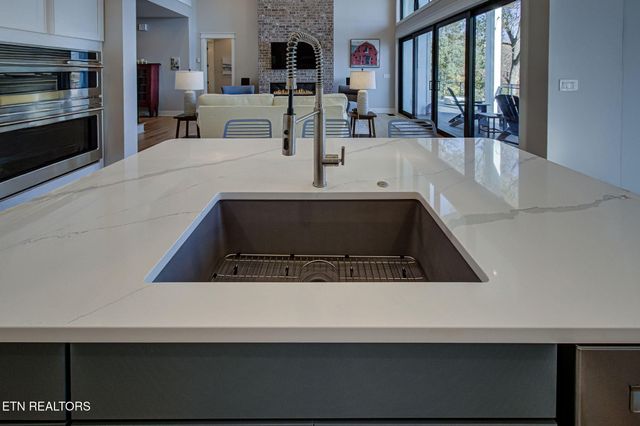 285 E Shore Drive, Rockwood, TN 37854