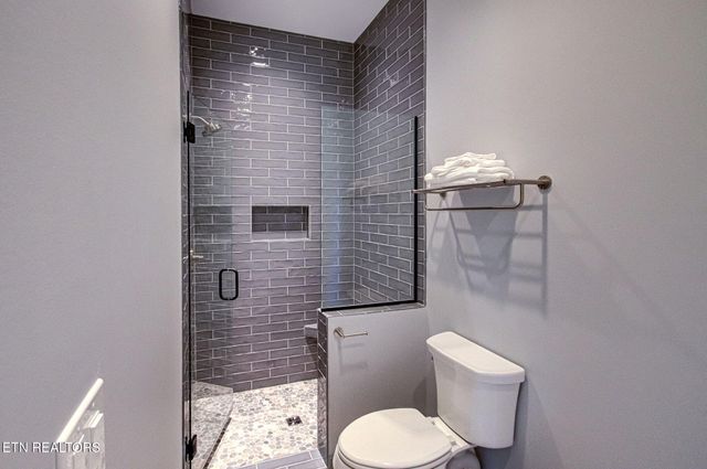 285 E Shore Drive, Rockwood, TN 37854