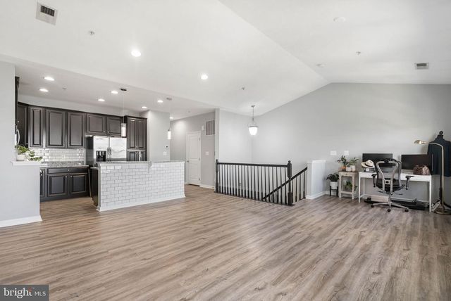 42565 BURBANK TER, Sterling, VA 20166