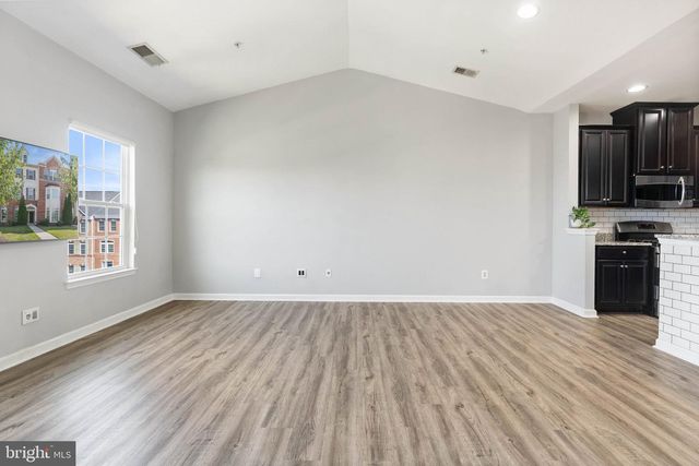 42565 BURBANK TER, Sterling, VA 20166
