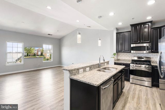 42565 BURBANK TER, Sterling, VA 20166