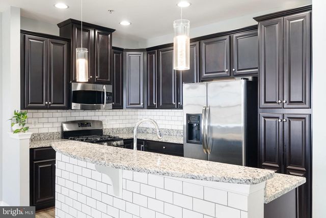42565 BURBANK TER, Sterling, VA 20166