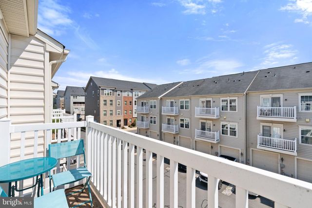 42565 BURBANK TER, Sterling, VA 20166
