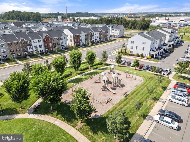 42565 BURBANK TER, Sterling, VA 20166