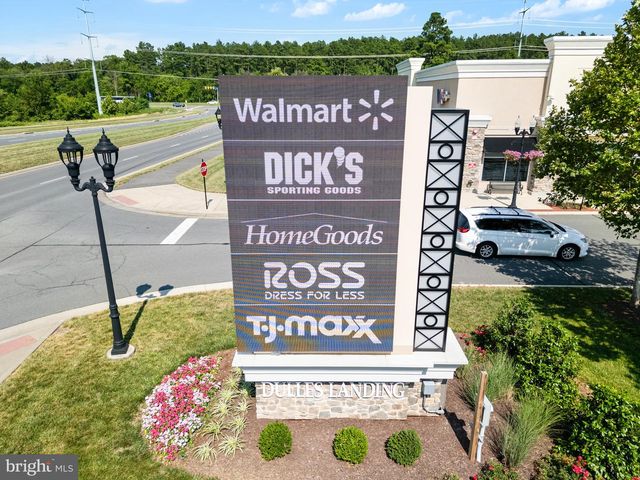 42565 BURBANK TER, Sterling, VA 20166